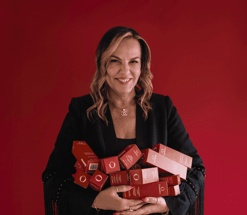 maria-enna-with-her-o-cosmedics-products Maria Enna carrying her O Cosmedics Products